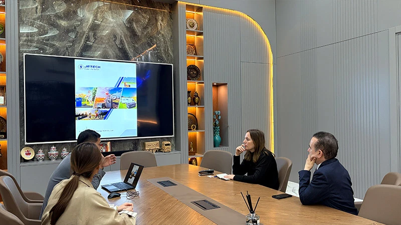 Greatech team holds business meeting with overseas buyers in conference room, introducing lithium battery solutions Greatech team holds business meeting with overseas buyers in conference room, introducing lithium battery solutions